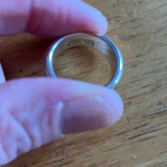 TIFFANY & CO. Vintage Narrow Atlas Band.  925 Silver Size 6.  Tiffany stamp - Picture 5 of 5
